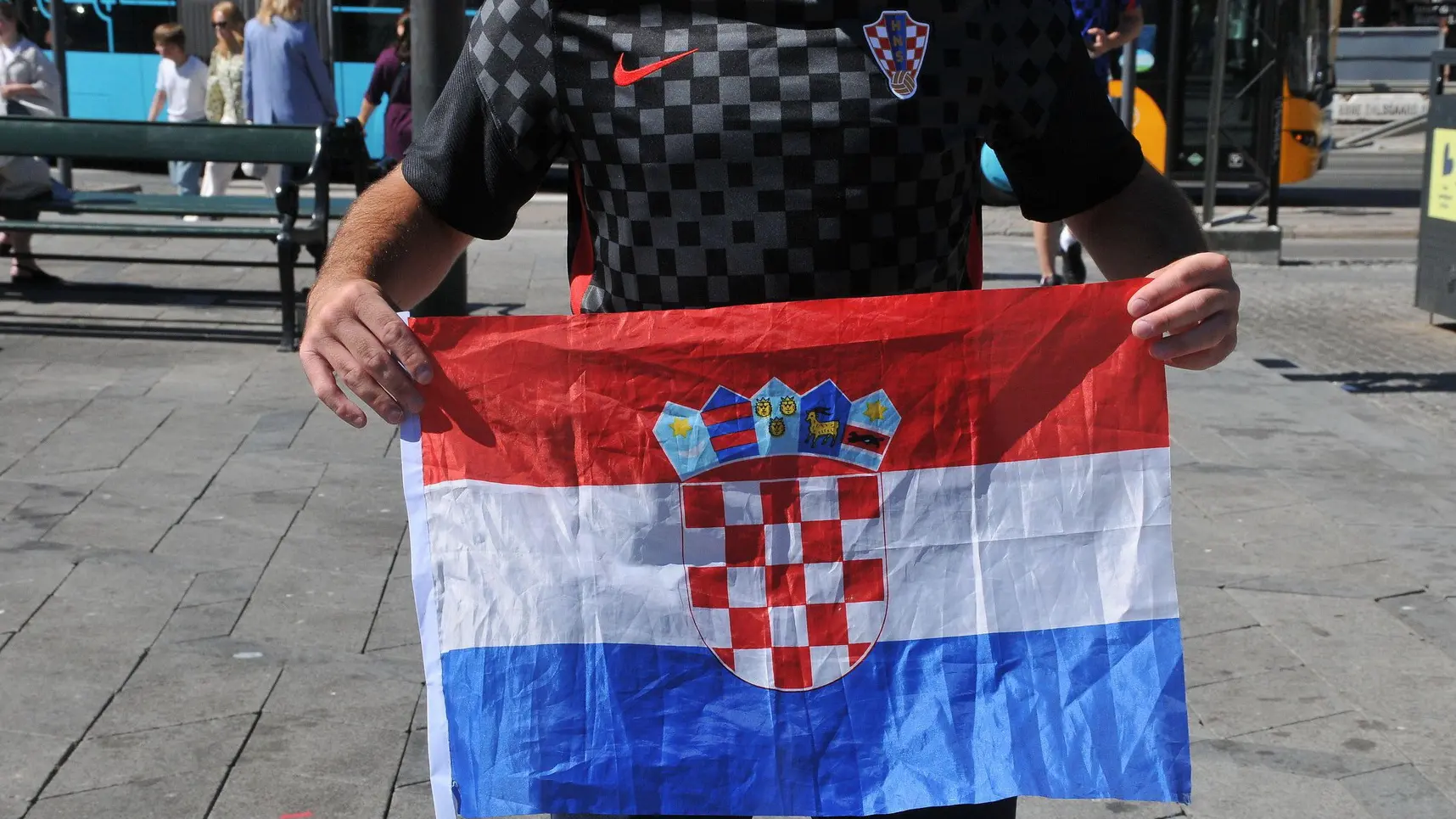 Hrvatska zastava-1664266348538.webp