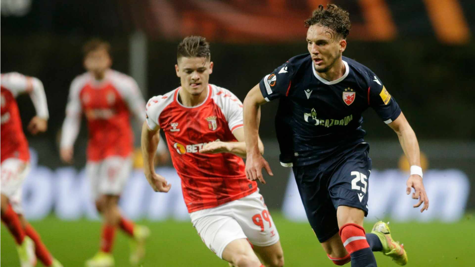 Zvezda - Braga1, Strahinja Eraković foto Reuters Miguel Vidal.jpg