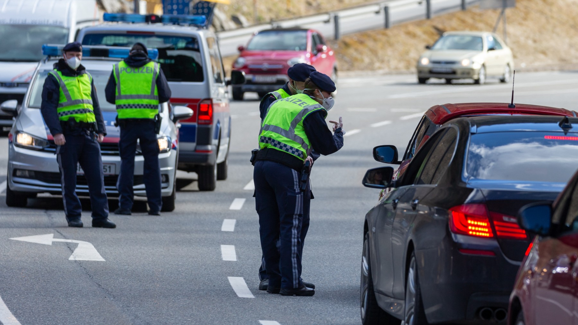 austrija austrijska policija koronavirus Išgl profimedia.jpg