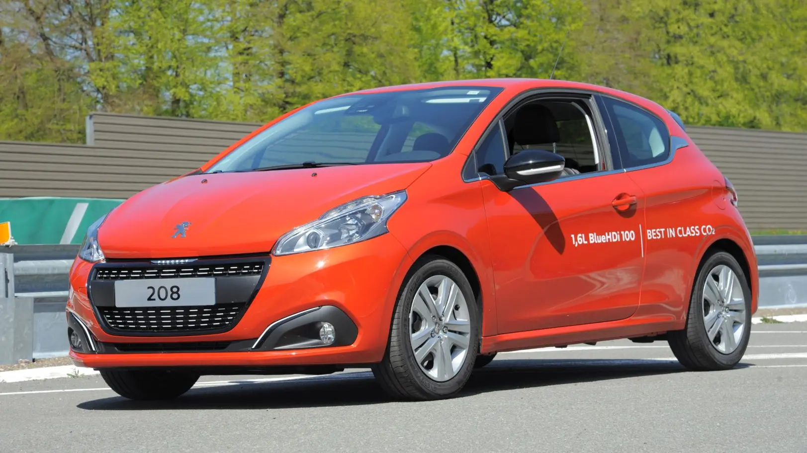 Peugeot 208 1,6 BlueHDi_2015_Foto Peugeot-1665756462619.webp