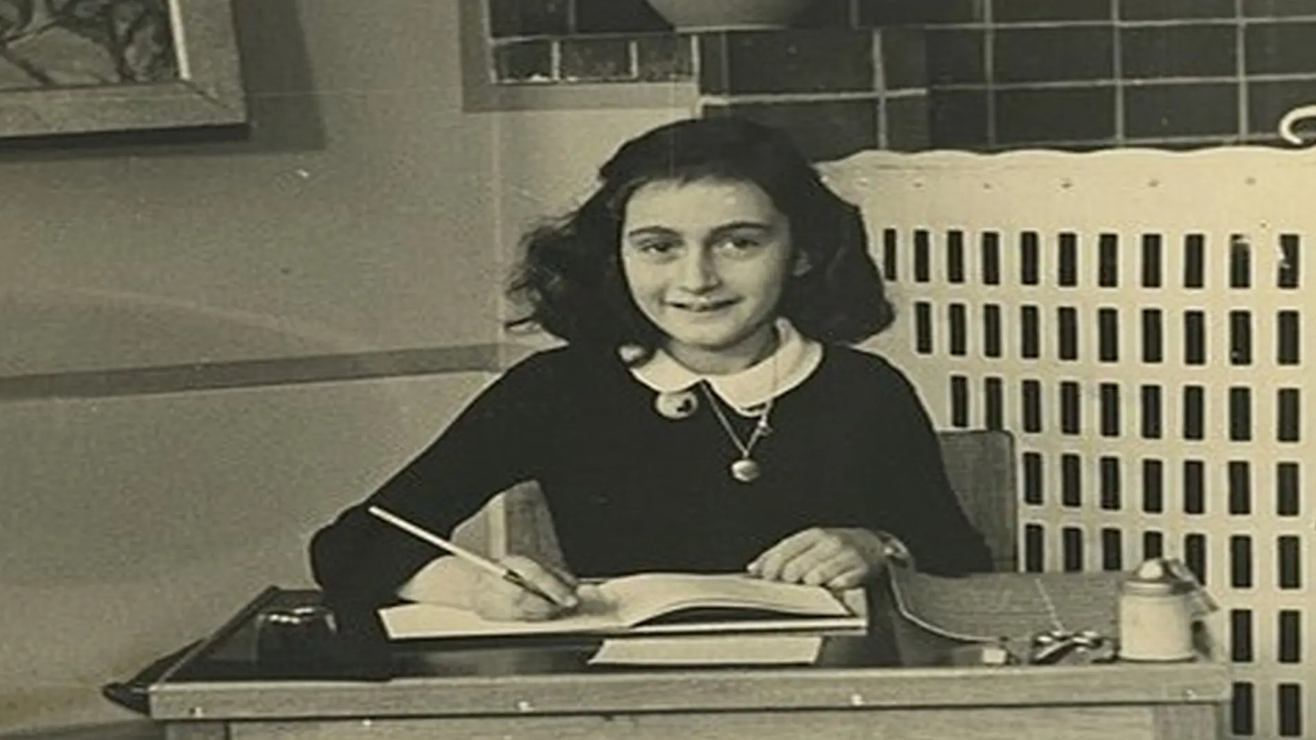 ana frank_wikimedia-1665944720298.webp