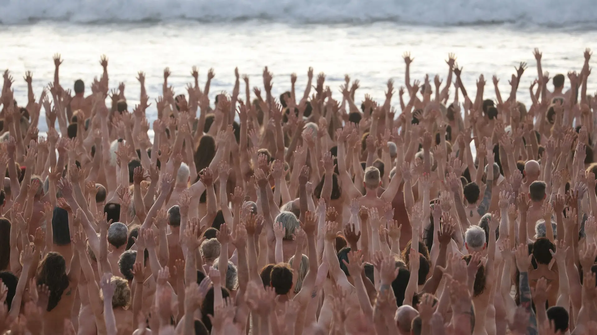 Spencer Tunick Australija Sydney Bondi rak kože 02_Reuters-1669459744014.webp