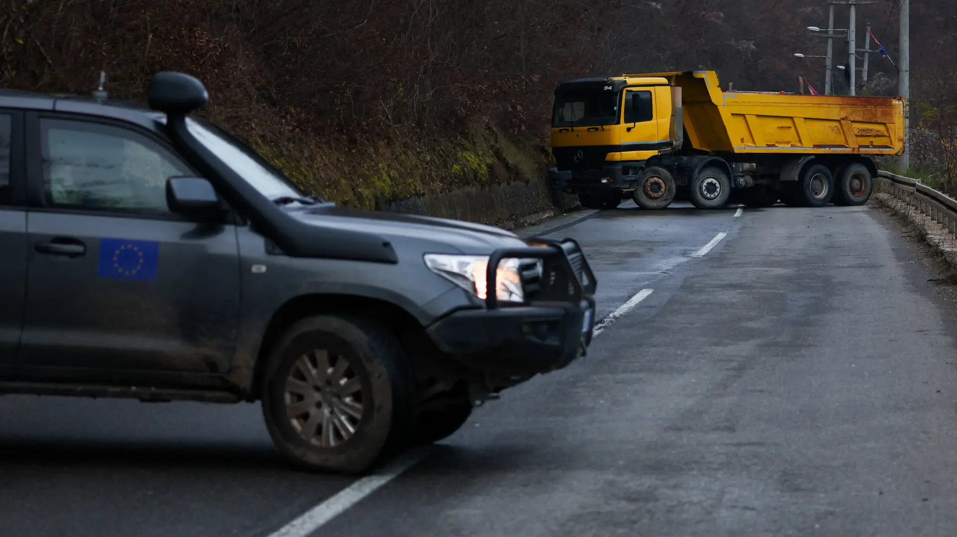 Euleks_Eulex_Blokada puta_sever KiM_Severna Mitrovica_Foto Reuters-639b49fa171bc.webp