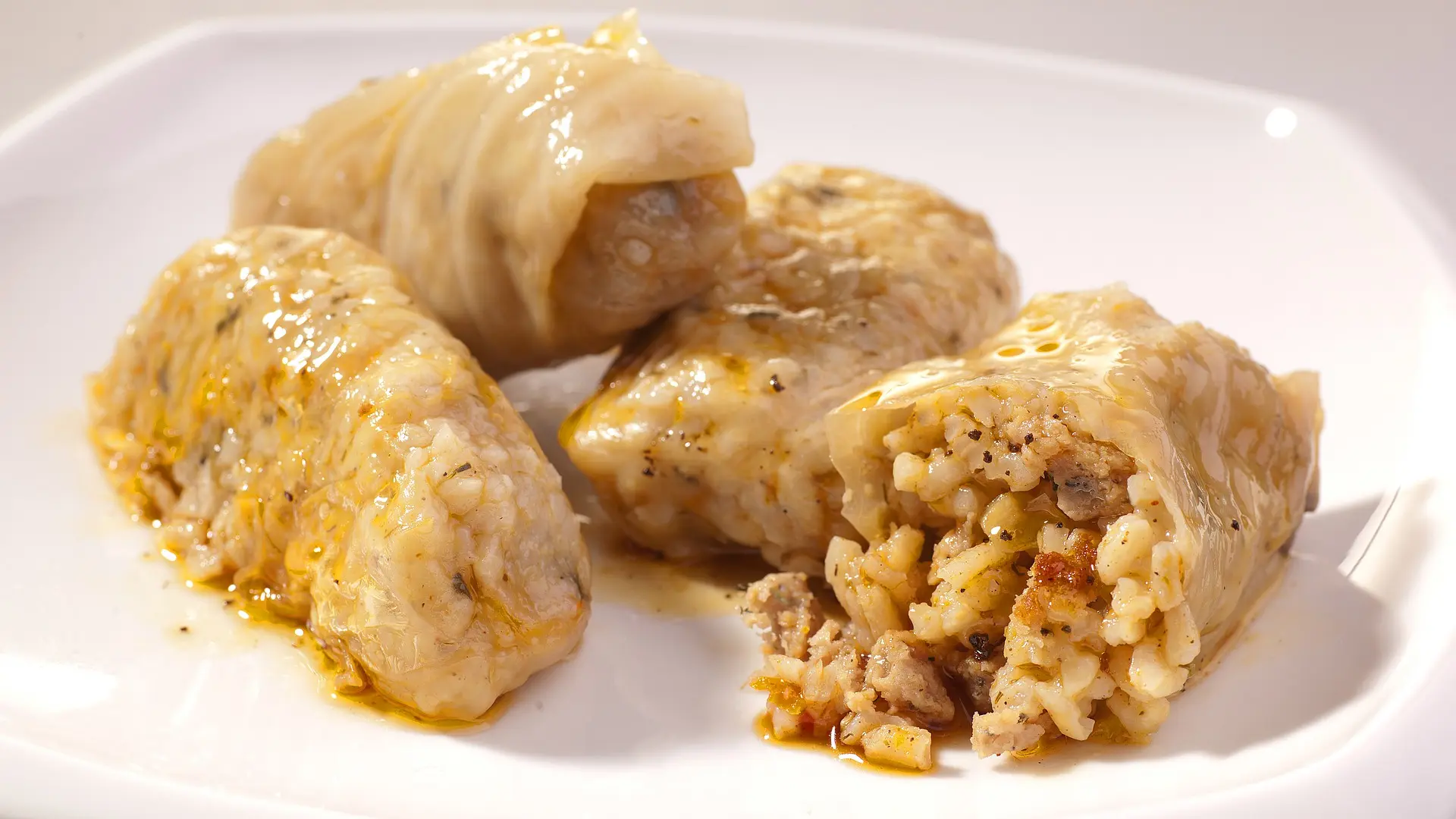 cabbage-rolls-g5e103644b_1920 sarma Pixabay-639c757a0c896.webp