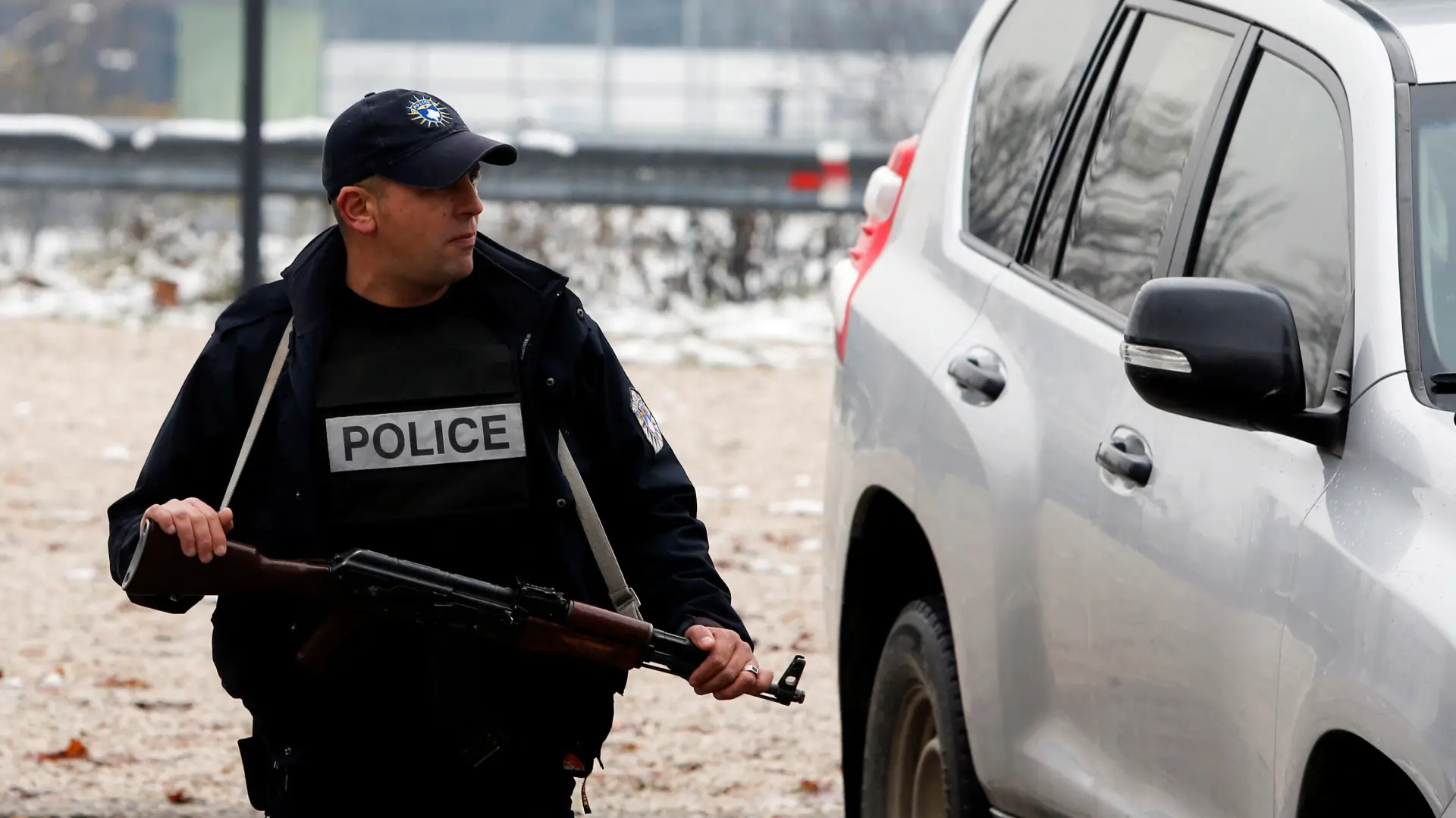 Kosovska policija_Severna Mitrovica_policajac_Foto Reuters (2)-63c035a467299.webp