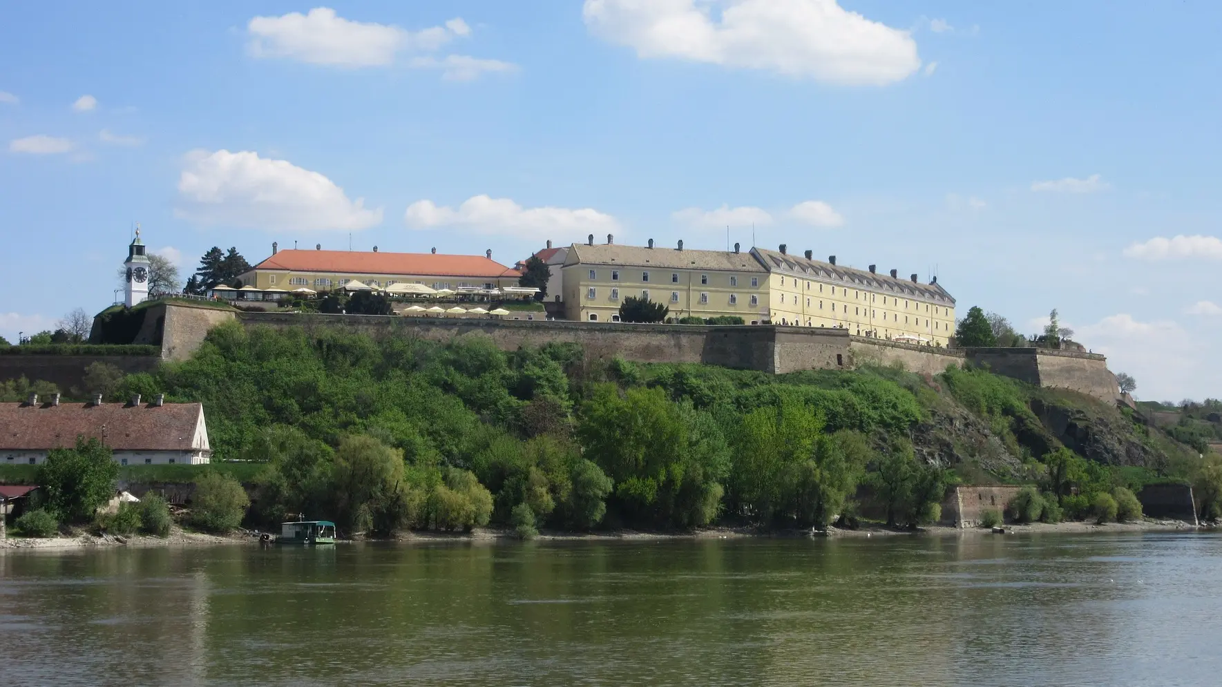 Petrovaradin_Novi Sad_Tvvrđava_Foto Pixabay-63ccec1cb425a.webp