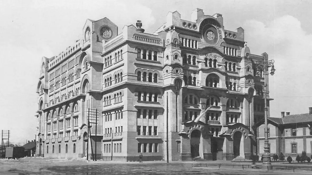 Pošta na Savskom trgu_Pošta na železničkoj stanici_Beograd_Foto Wikimedia Public domain-63d2986b5d992.webp