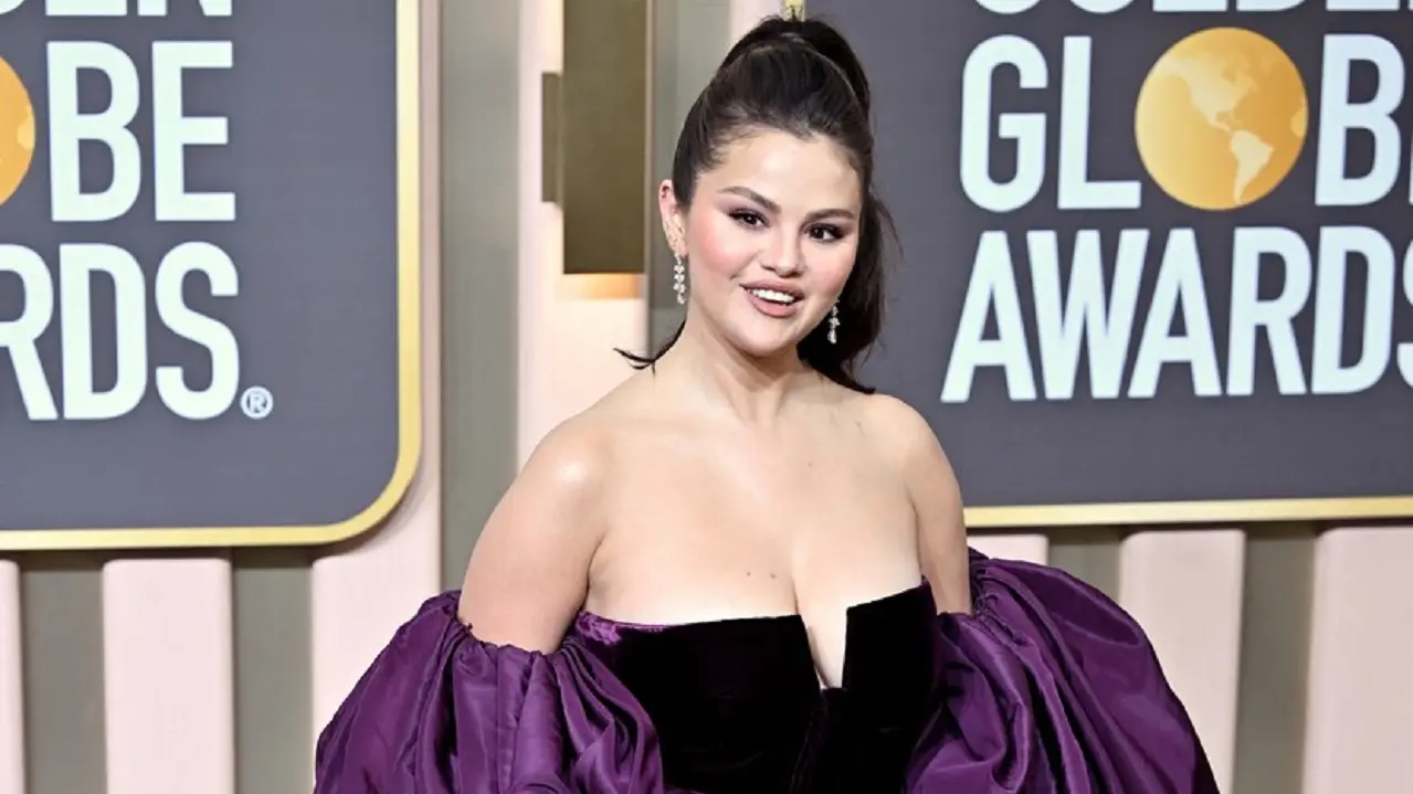 Selena Gomez (3)-63fdfa156e509.webp