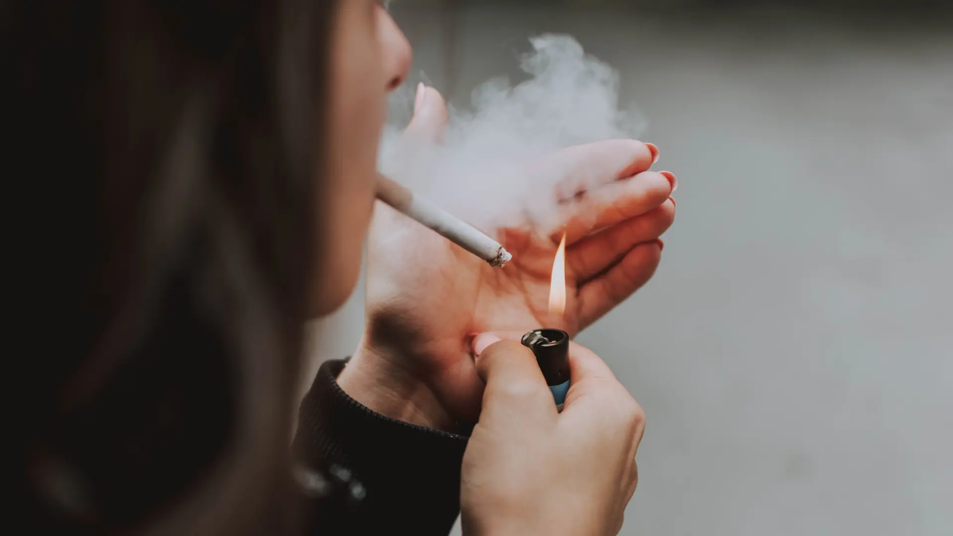 Pušenje_cigareta_upaljač_Foto Unsplash-6401f7eb0bfc6.webp