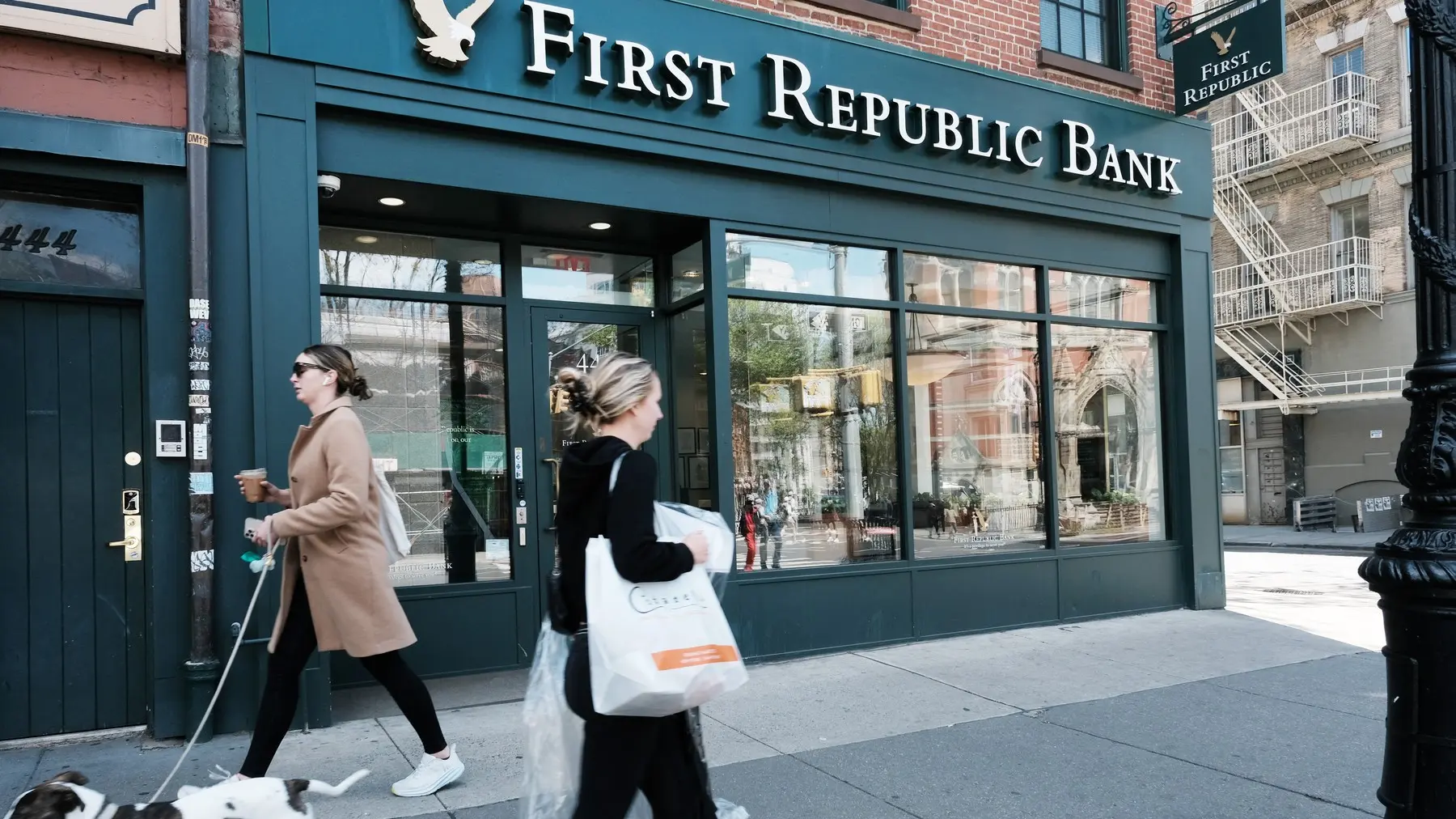 First Republic Bank profimedia-6447b4c20195f.webp