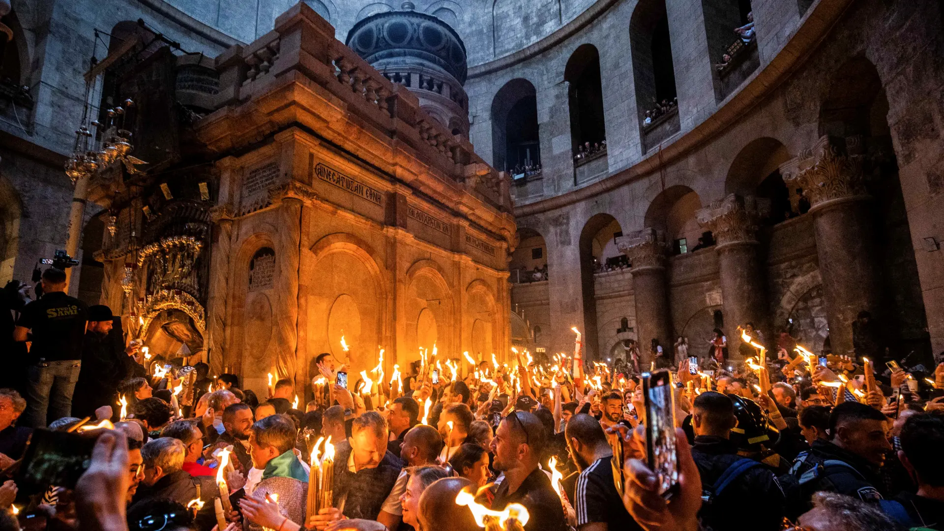 Hram Vaskrsenja Hristovog_crkva Svetog Groba_Uskrs_pravoslavni vernici_Foto Reuters (1)-643ab490a0f63.webp