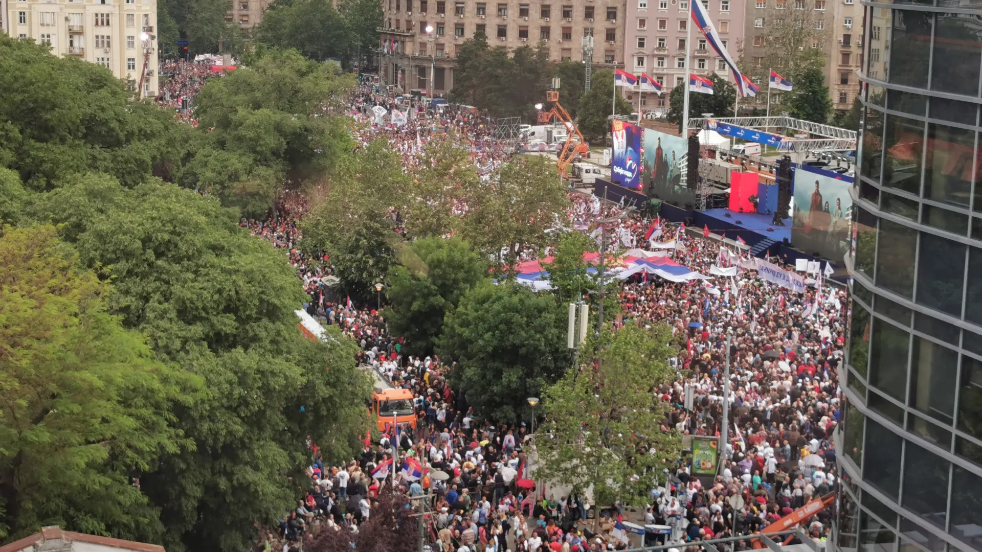 srbija nade miting sns una (2)-6470e6a09d735.webp