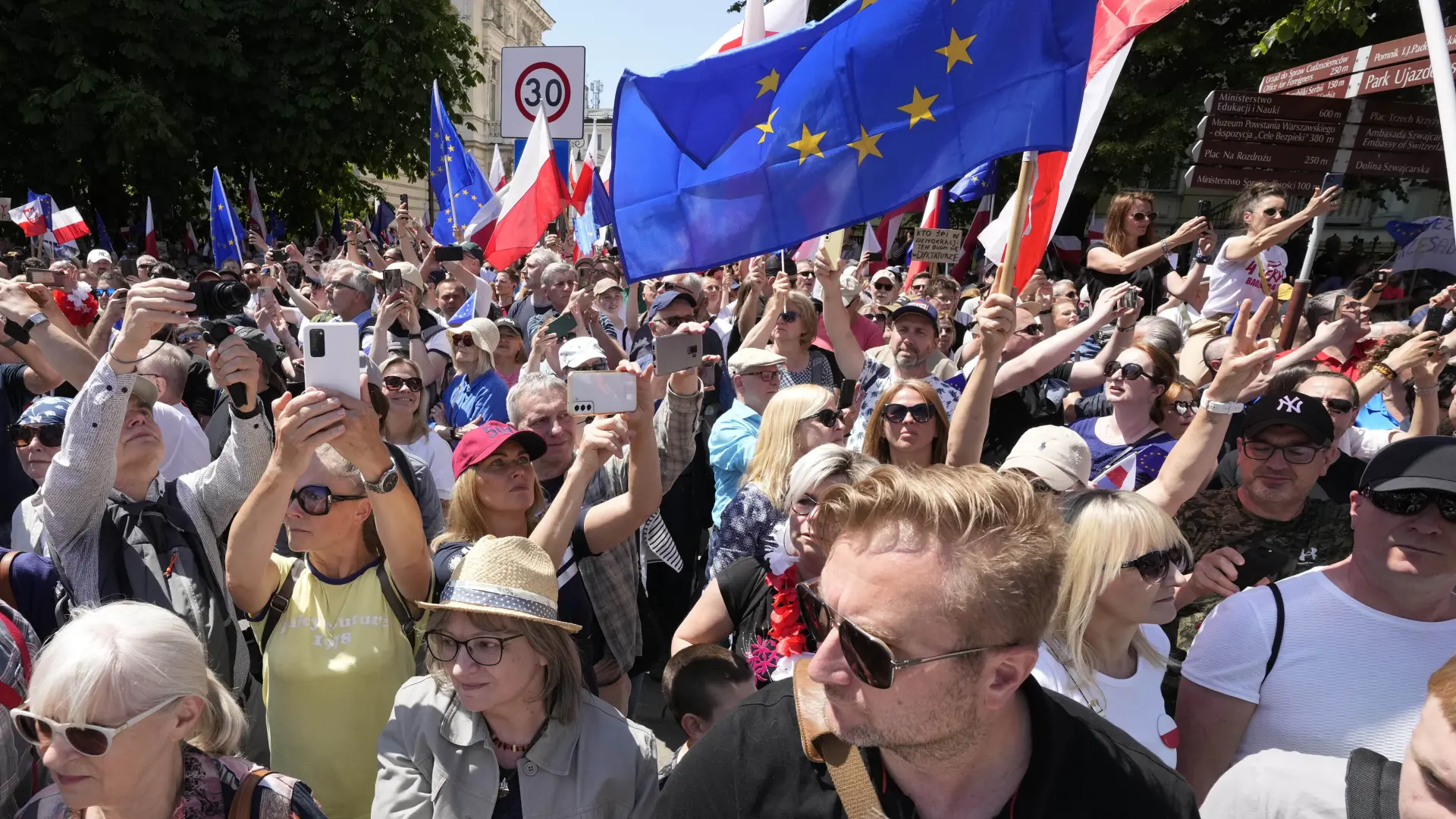 Varšava_protest_Foto Tanjug_AP Photo_Czarek Sokolowski (1)-647cb3eec89ae.webp