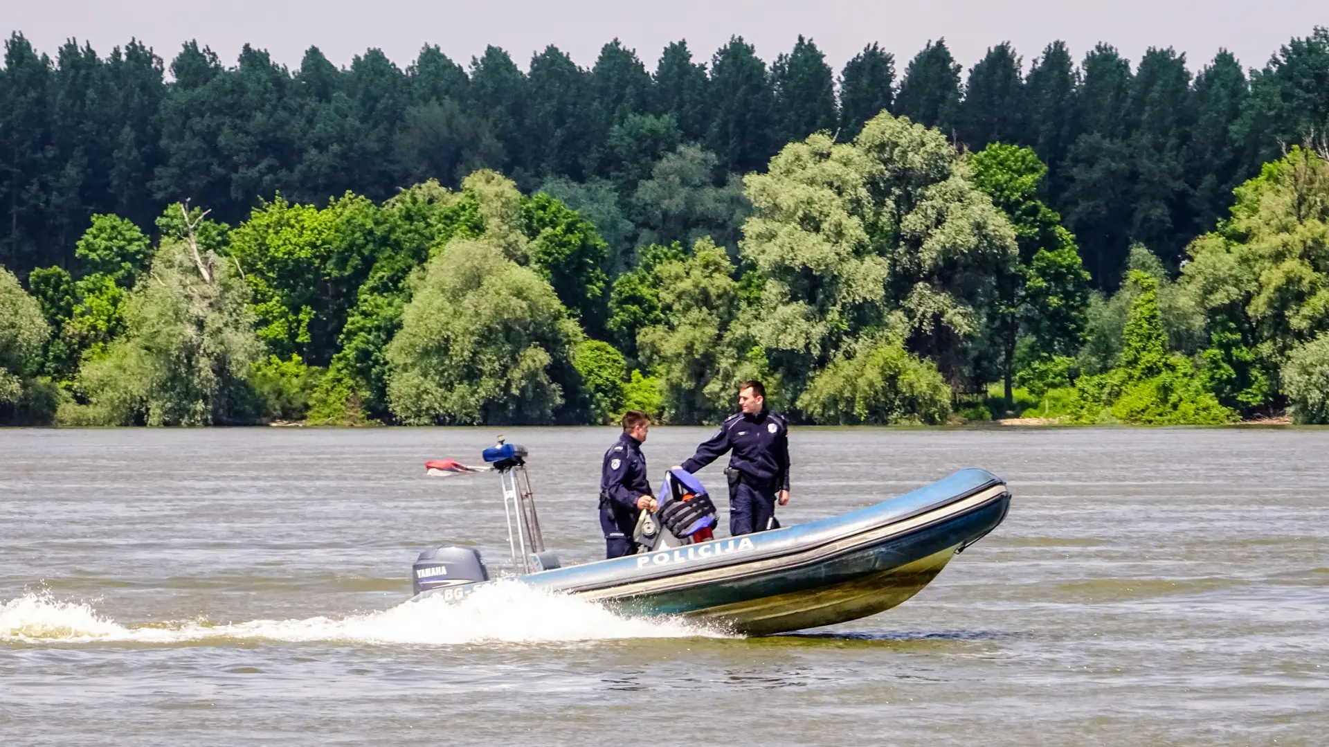 rečna policija reka shutterstock-649145bd60fb6.webp