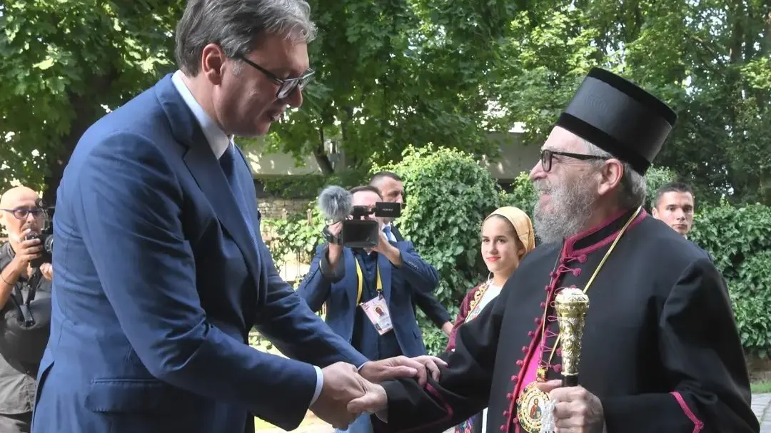 Aleksandar Vučić_episkop budimski Lukijan_Foto Instagram_buducnostsrbijeav-64e0d6c36d7e5.webp