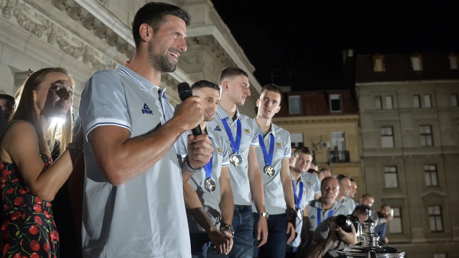 Tan2023-09-1221412901_6 novak djokovic doček balkon košarkaši foto rade prelic-6500c06986454.webp