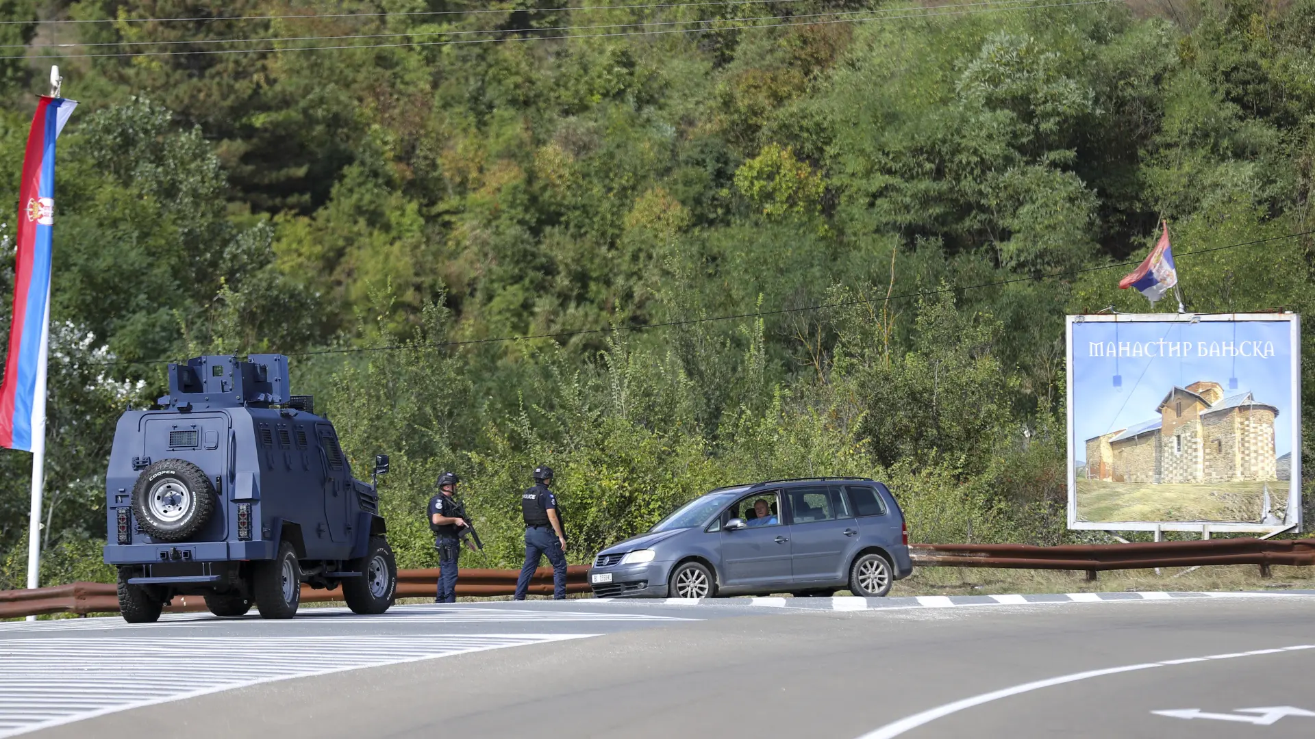 kosovska policija banjska AP PhotoBojan Slavkovic via Tanjug-65103bff40980.webp