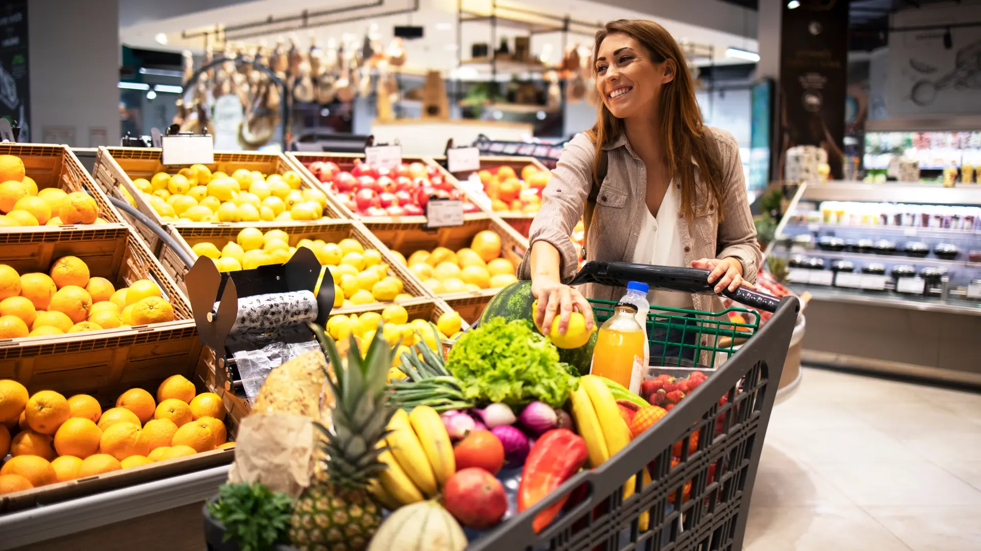 shutterstock_1786422740 supermarket, kupovina, voće, market,-650c0fbd2f378.webp