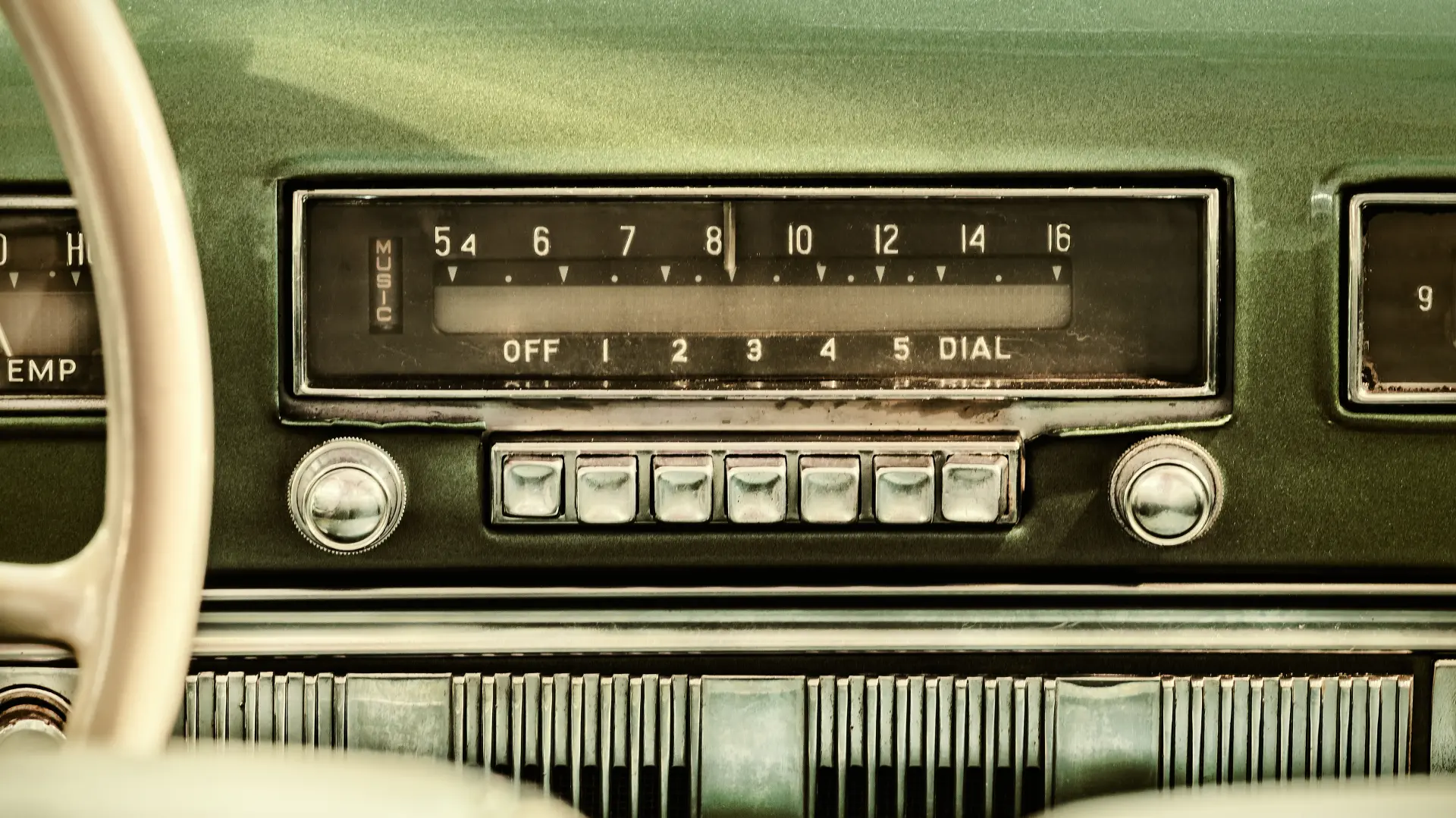 radio automobilishutterstock_1067043515-65254a2a67349.webp