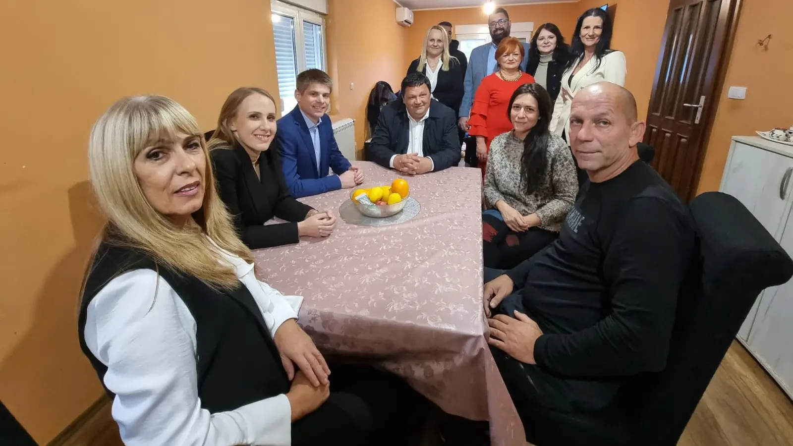 arno gujon, milica nikolić, predizborna kampanja sns - 27 nov 2023 - TANJUG Srpska napredna stranka-6564975ec007e.webp