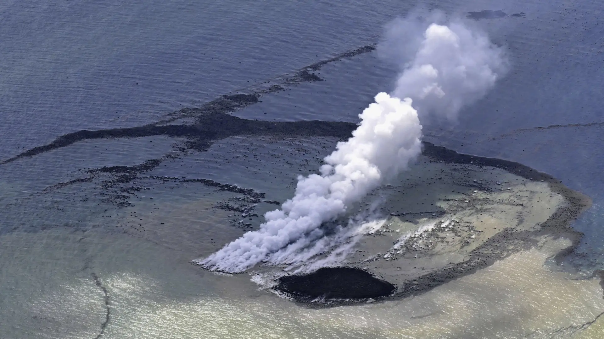 novo ostrvo u japanu, japan - 9 nov 2023 - foto Kyodo News via AP Tanjug (3)-654cbfdecc65a.webp