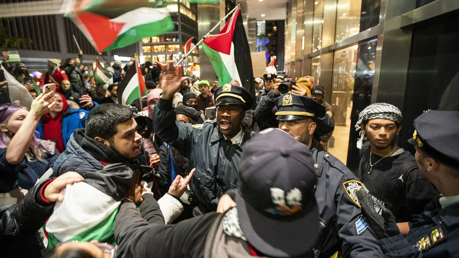 pro-palestinske demonstracije, njujork, paljenje zastave izraela - 10 nov 2023 - AP Photo Eduardo Munoz Alvarez Tanjug (1)-654f31ecb4369.webp