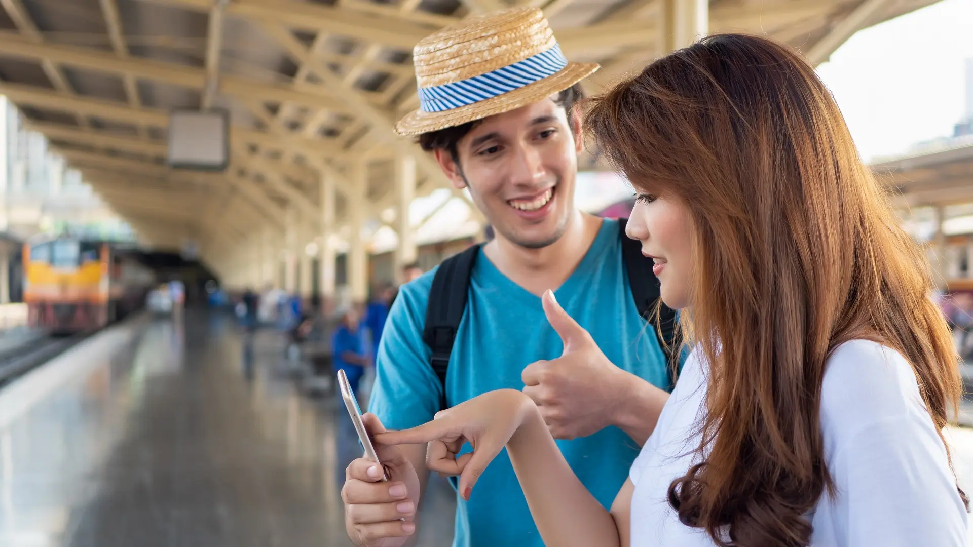 razgovor, mobilni telefon, momak, devojka, prevod na telefonu - shutterstock-654e0911df52f.webp