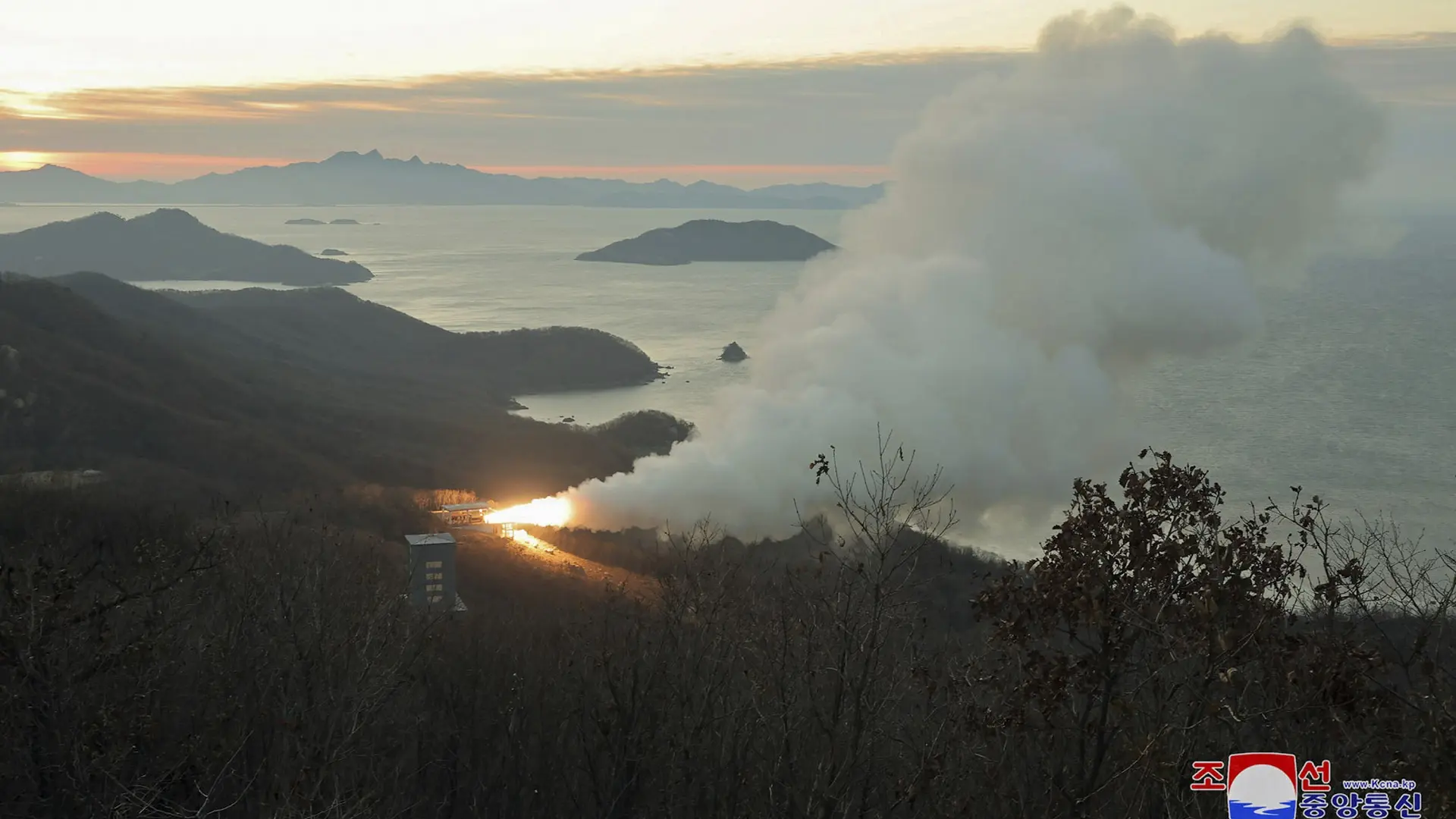 test rakete na čvrsto gorivo, severna koreja - 15 nov 2023 - Korean Central News Agency Korea News Service via AP Tanjug (1)-65548387ebeb1.webp