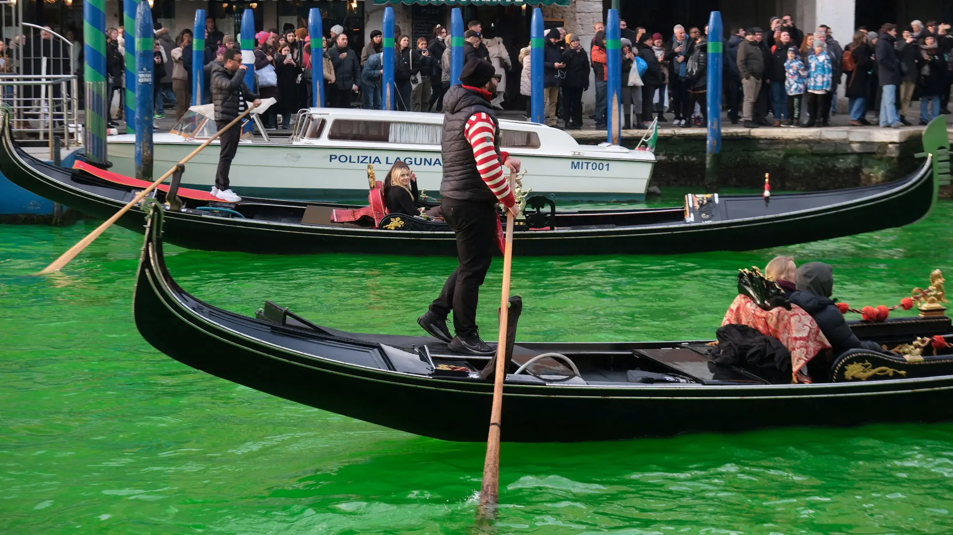 ekološki protest veliki kanal venecija foto reuters-6574f05732a29.webp