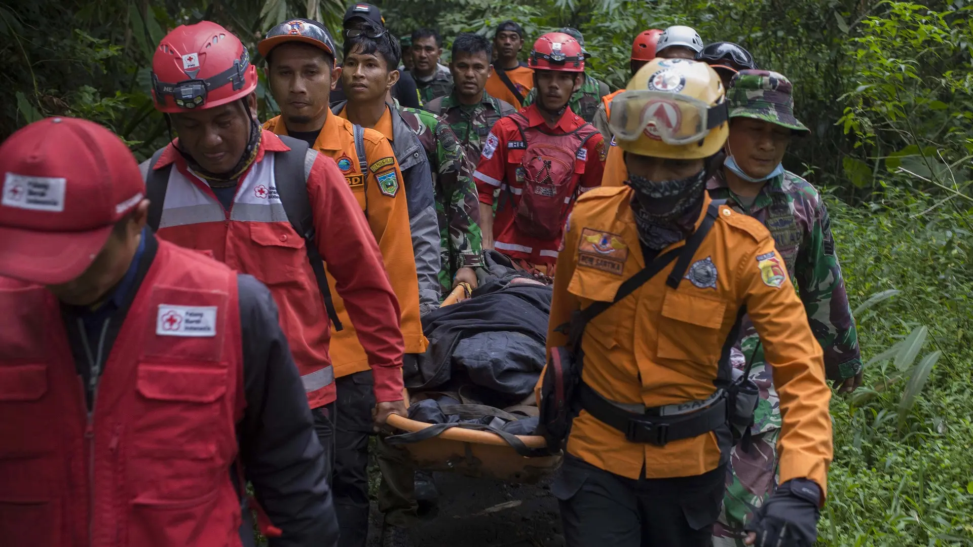 erupcija vulkana marapi, 4 dec 2023 - AP Photo Givo Alputra tanjug-656f2af8e4d56.webp