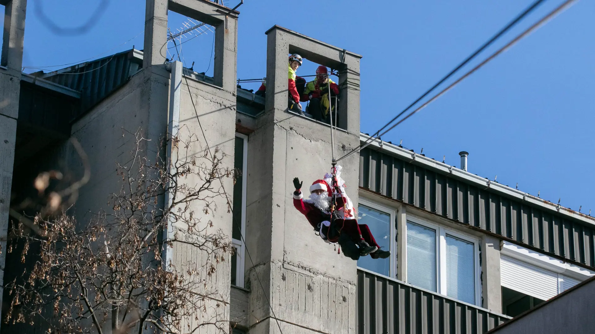 gorska služpa spasavanja, gss, paketići za mališane, dečja bolnica novi sad, 21 dec 2023 - foto GSS Milan Kopčok (1)-6584476a3ea44.webp