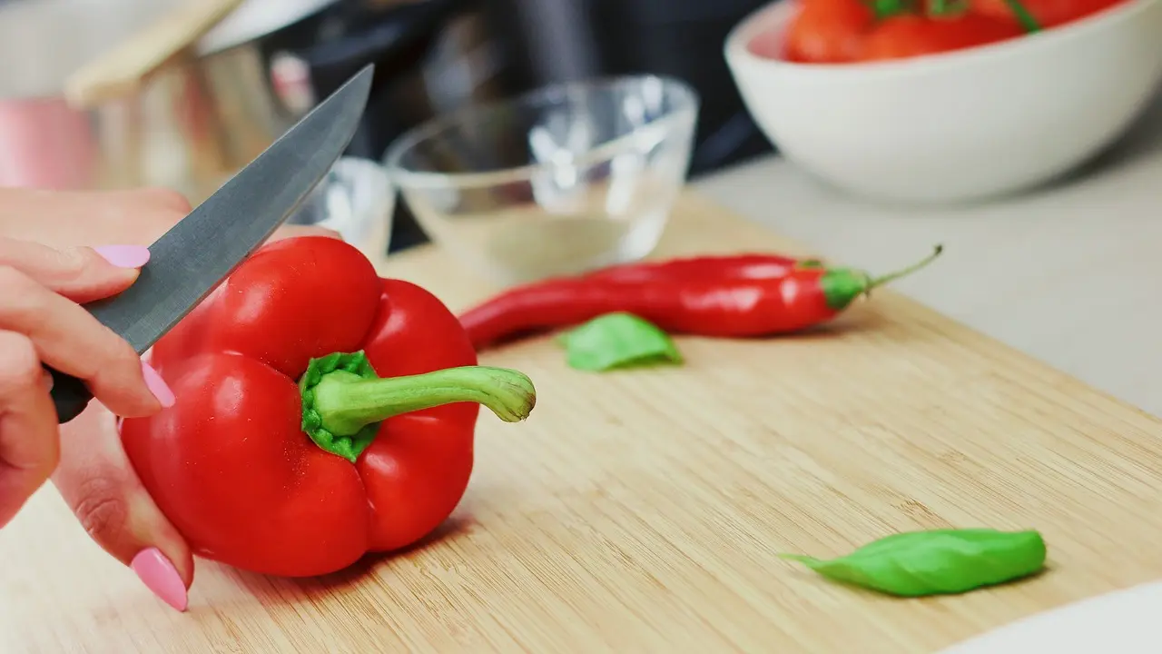 daska za seckanje, paprika, povrće, pixabay-65b2534d01bf8.webp