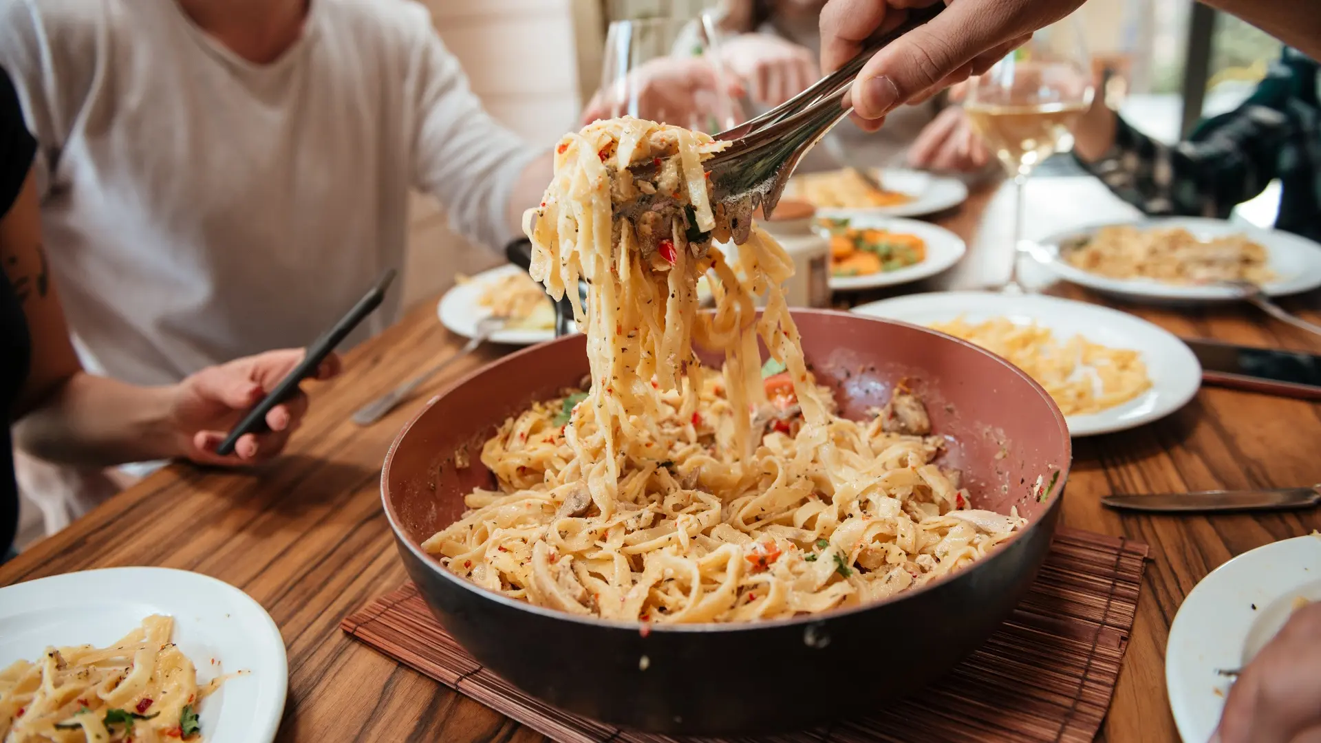 pasta, jedenje, hrana, testenina, ručak, večera - shutterstock-65ad2b0c66b3e.webp