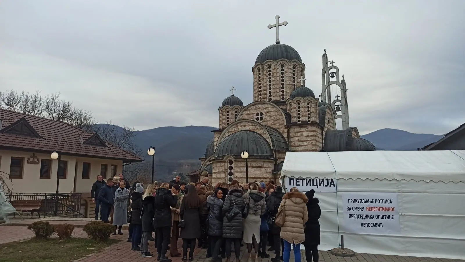 potpisivanje peticije za smenu gradnačelnika na severu kosmeta - 17 jan 2024 - foto Tanjug STR-65b27bca4e7b4.webp