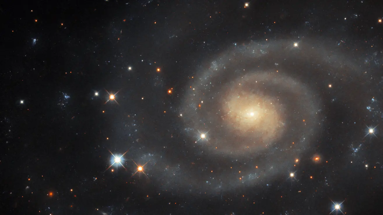 spiralna galaksija x@NASAHubble-65be4debde872.webp