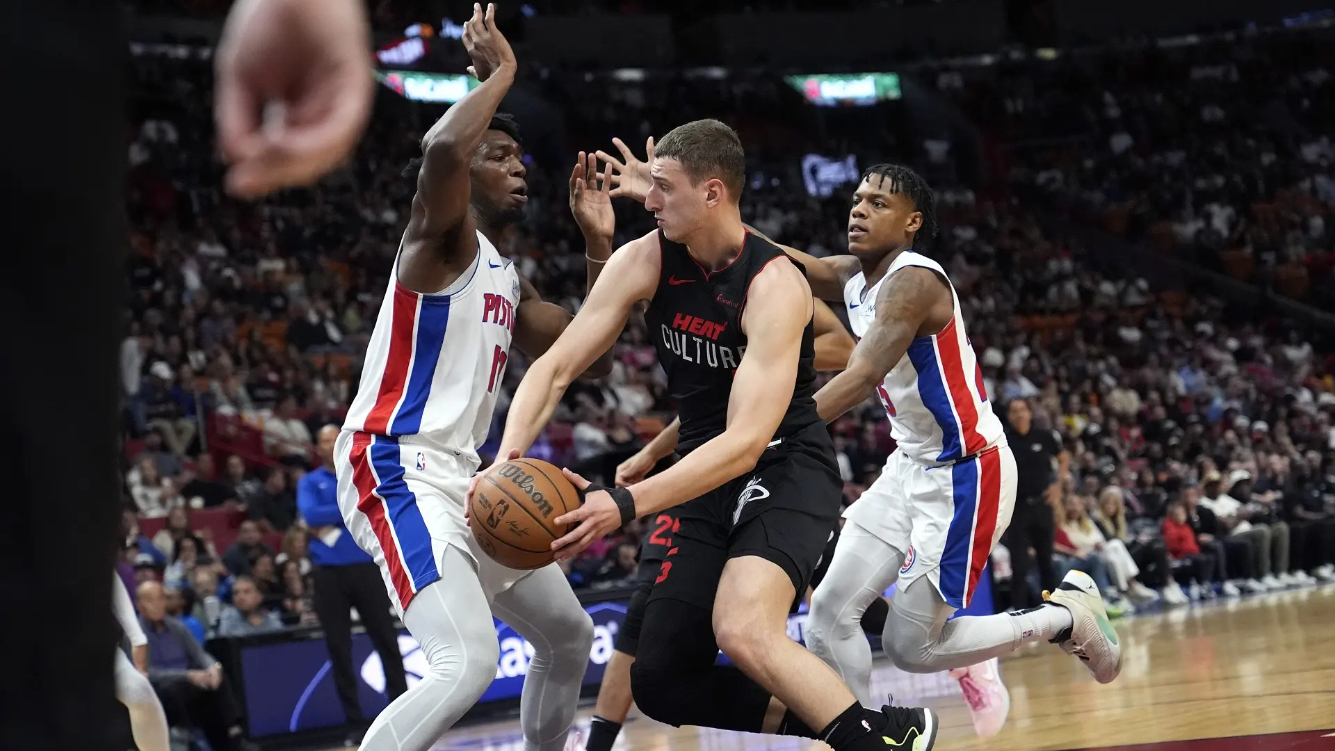 nikola jović, majami hit, detroit pistons - 5 mart 2024 - AP Photo Lynne Sladky Tanjug-65e825235dc95.webp