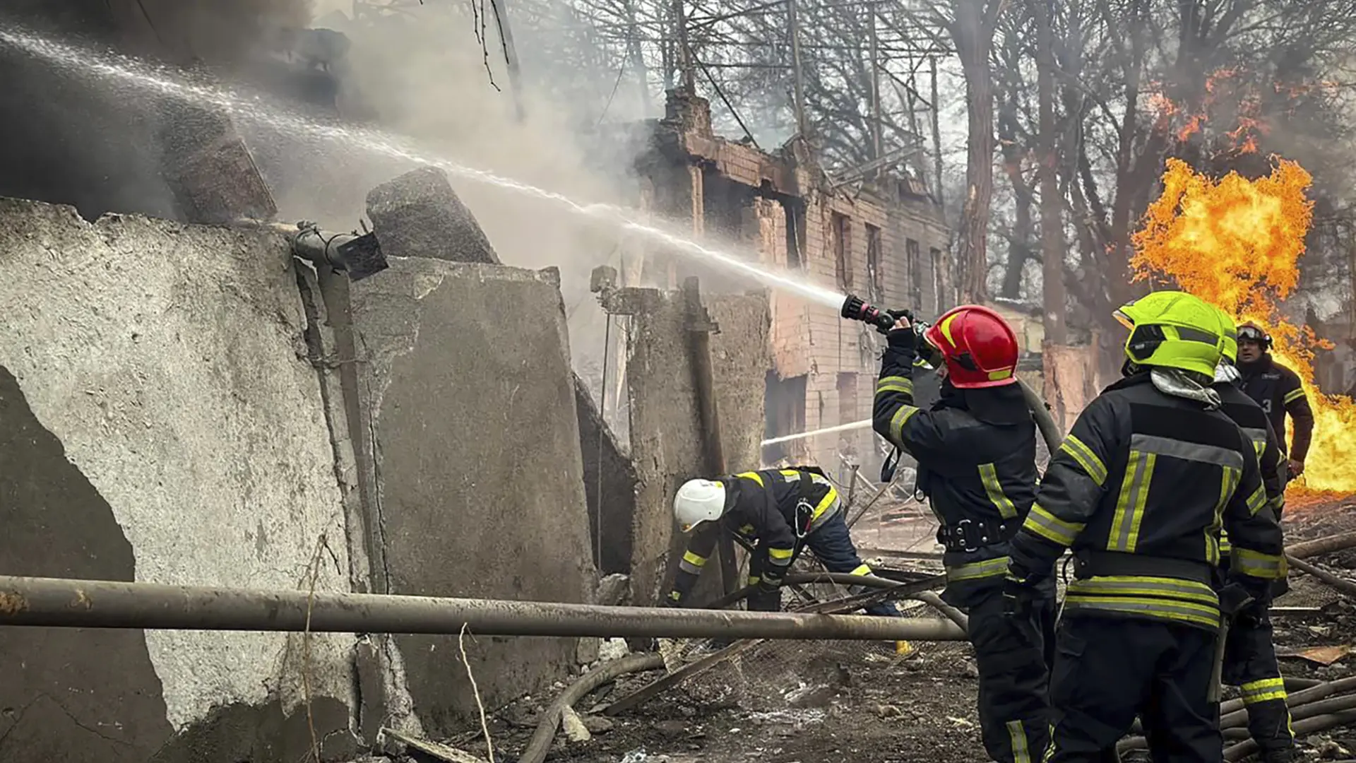 odesa, ruski raketni napad na odesu, rat u ukrajini, ukrajina, 15 mart 2024 - foto AP Photo Victor Sajenko Tanjug (2)-65f44b8e80ba9.webp