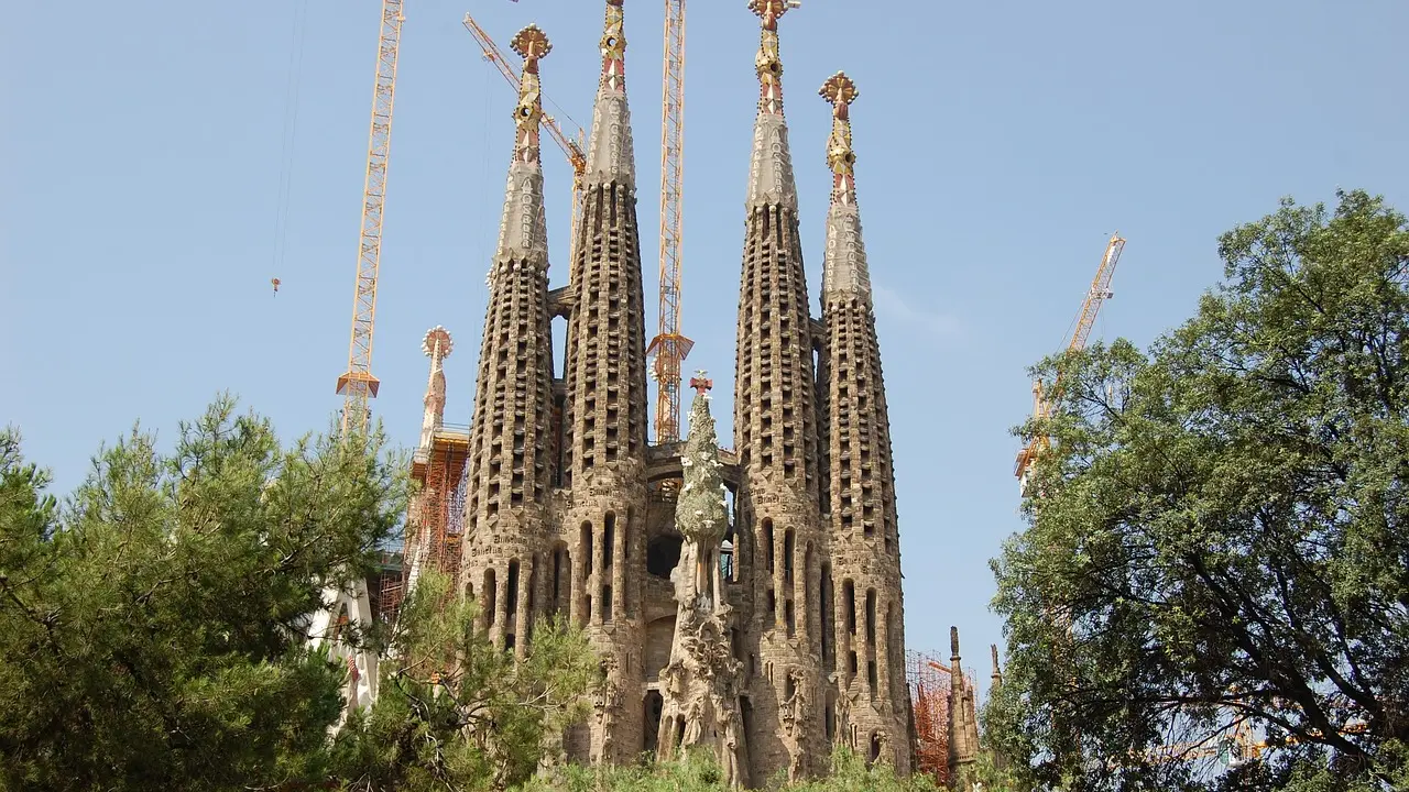 sagrada-familia-1020589_1280-660186a080d26.webp