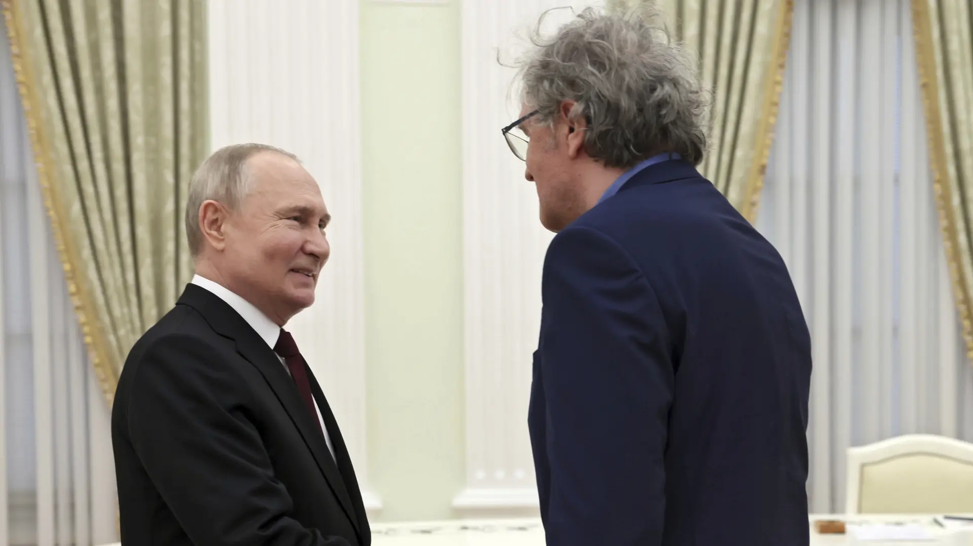 kusturica putin Sputnik, Kremlin Pool Photo via AP via tanjug-660c505b45f17.webp