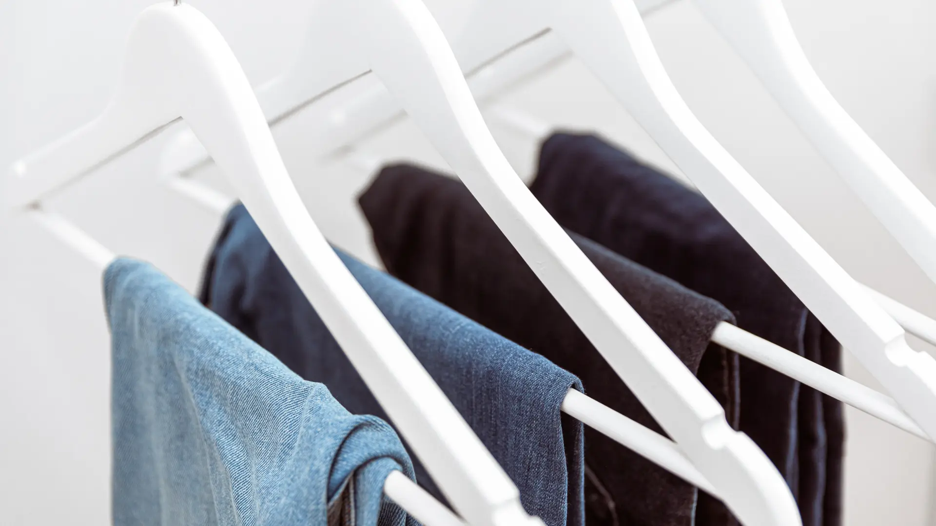 pantalone vešalica shutterstock-6627e8ddf1664.webp