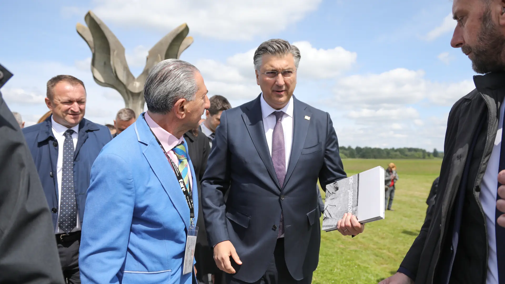 plenković u jasenovcu luka batelić pixsell-66253a3b6b5fe.webp