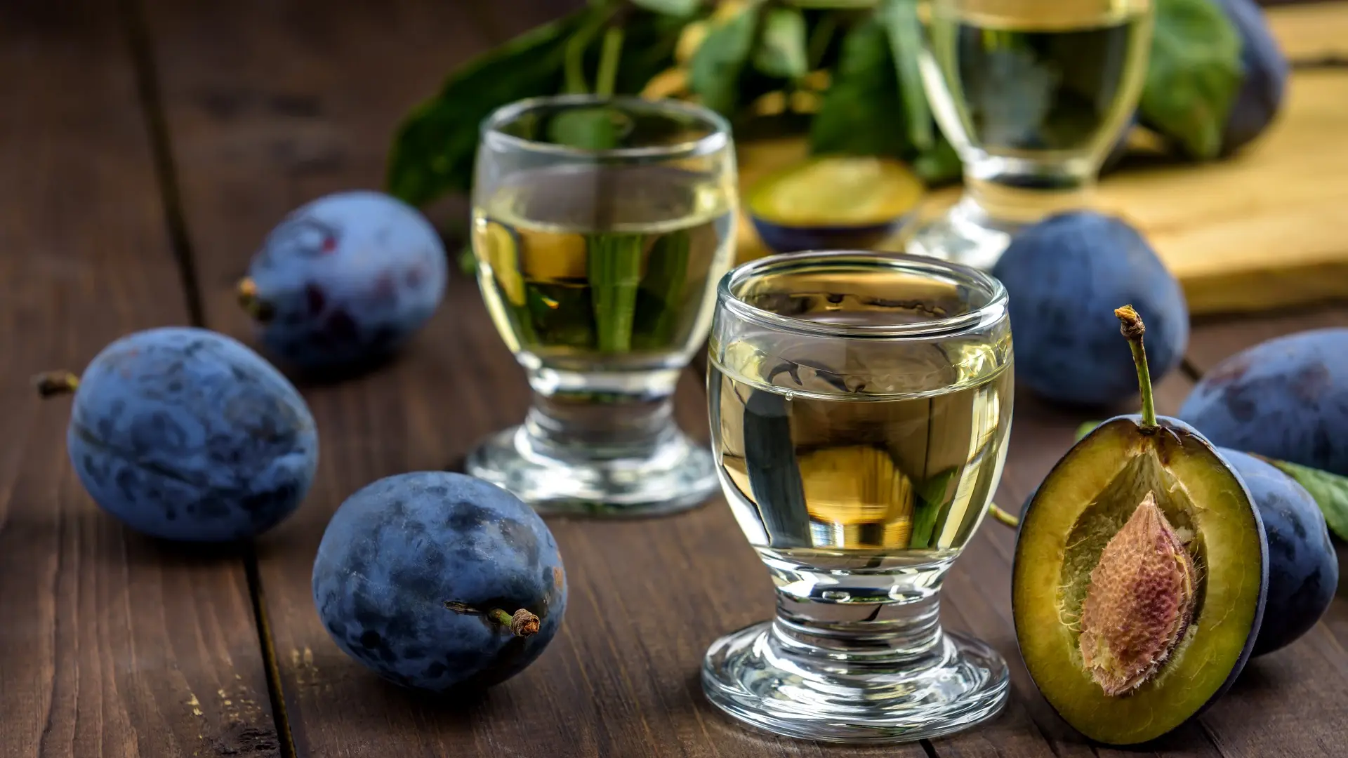 rakija šljivovica - shutterstock-6624f2cc2e98c.webp