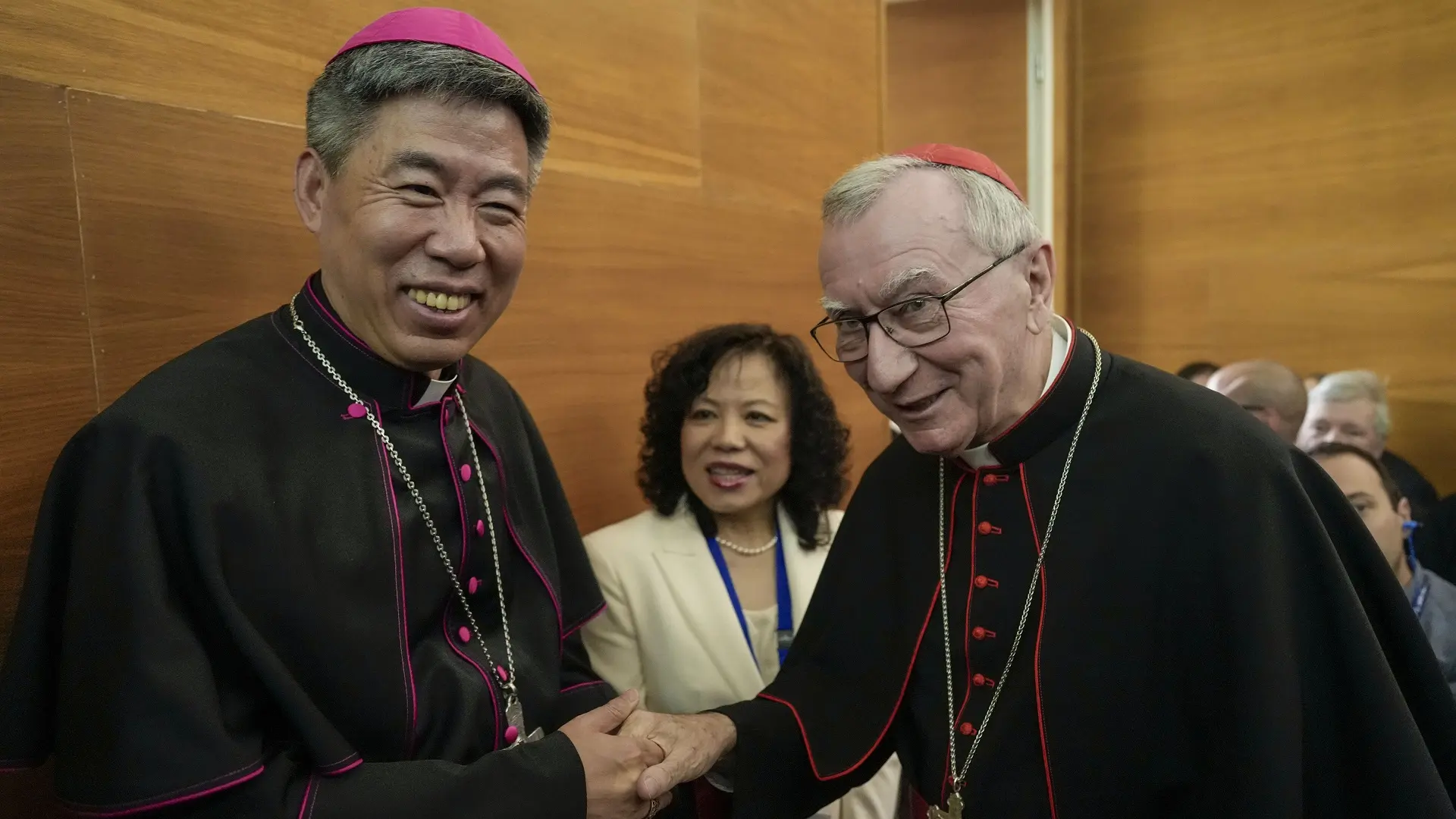 džozef šen bin levo, pjetro parolin, 21 maj 2024 - foto AP Photo Andrew Medichini Tanjug-664cdedf2add8.webp