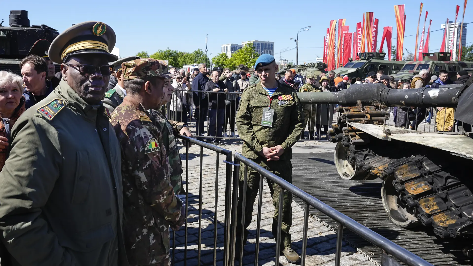 izložba zapljenjog oružja nato rusija AP PhotoAlexander Zemlianichenko via Tanjug-6634cc2a599fa.webp