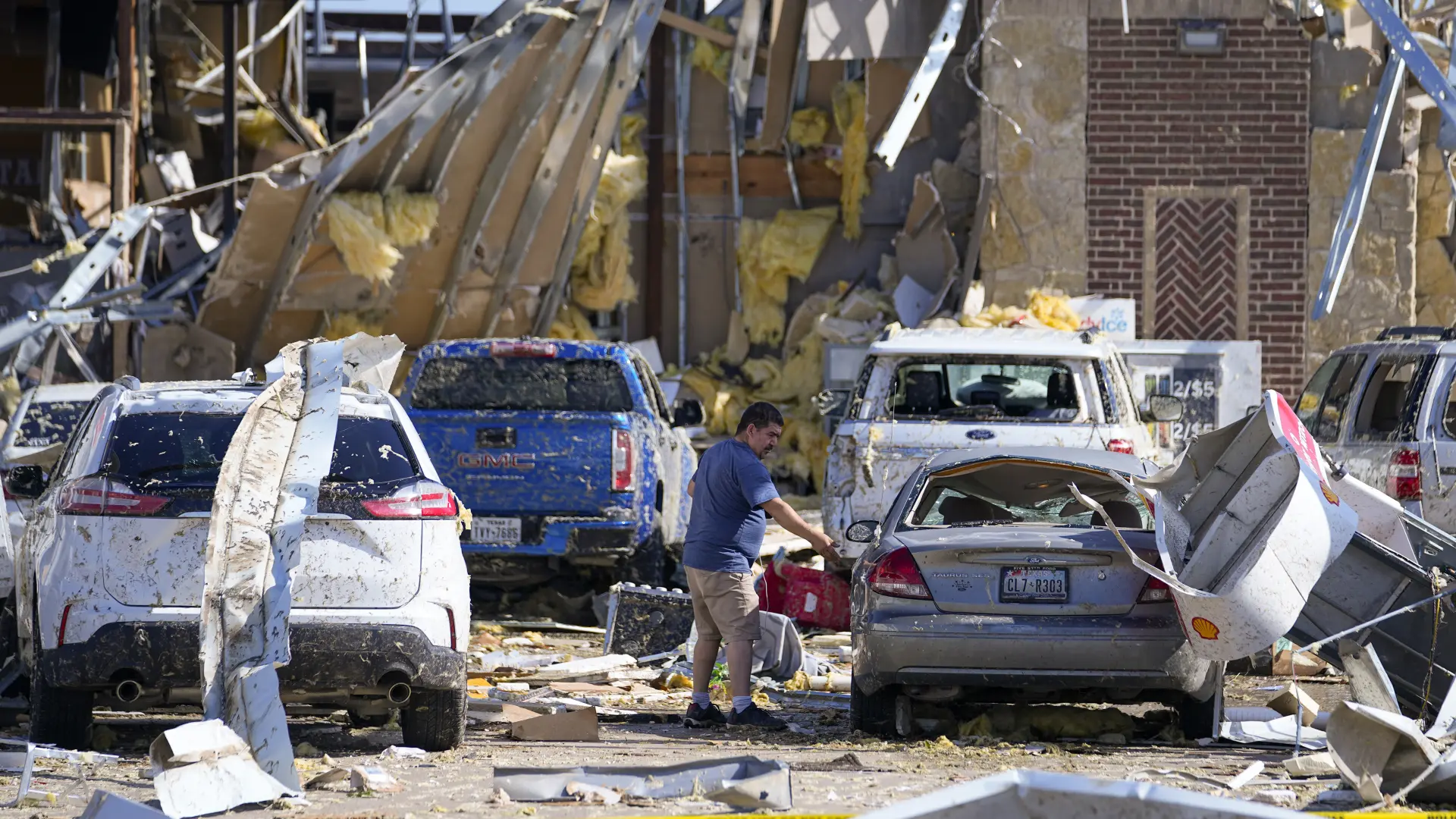 oluja amerika tornado AP PhotoJulio Cortez) tanjug-6654cbb1a5847.webp