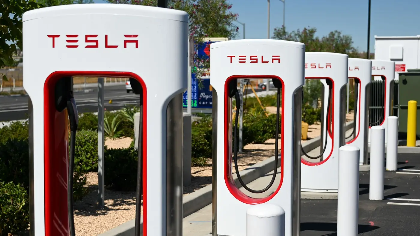 punjači za električna vozila, tesla - profimedia-664b00209080a.webp