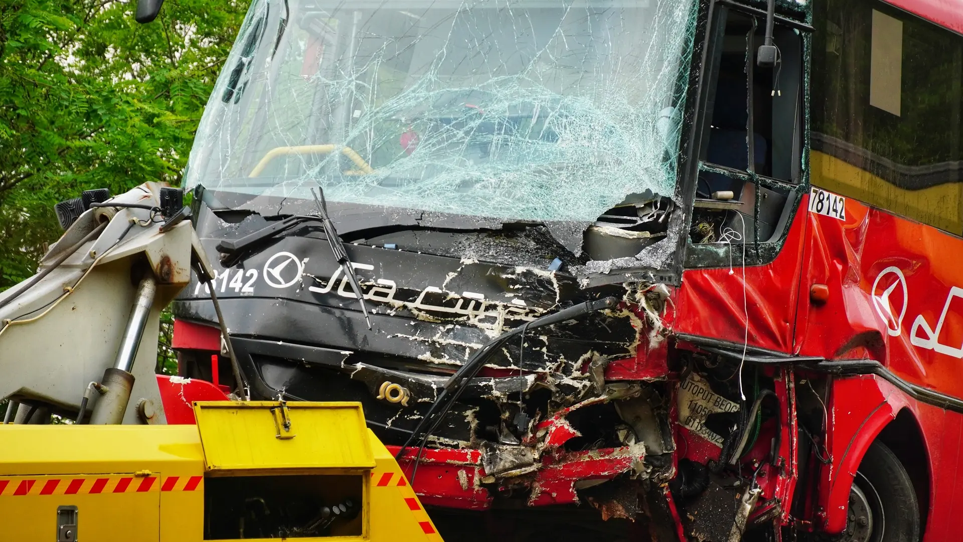 saobraćajna nesreća kod mladenovca, sudar džipa i autobusa - 29 maj 2024 - TANJUG VLADIMIR ŠPORČIĆ (2)-6656e06fe78ca.webp