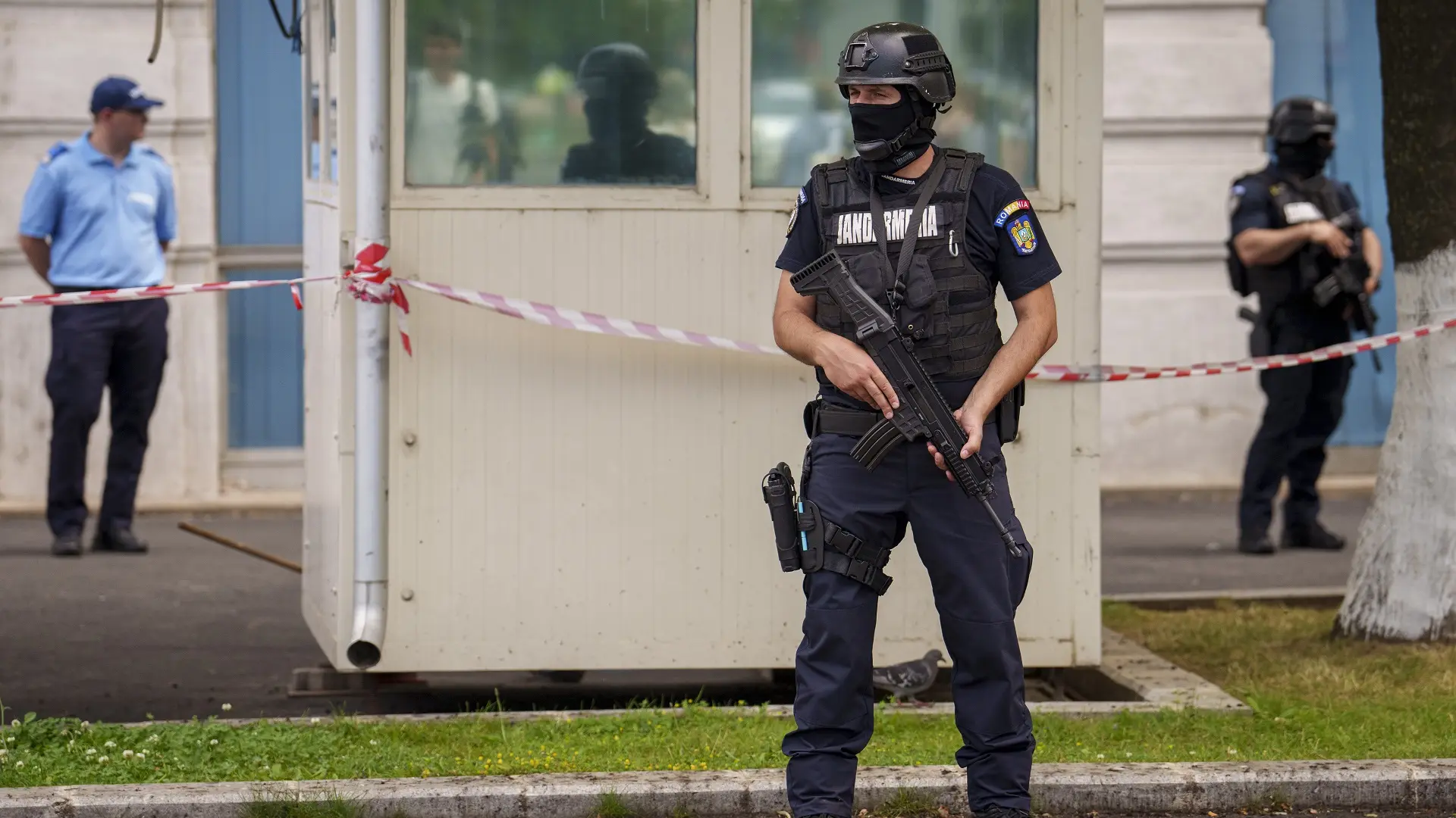 ambasada izraela u bukureštu, bačen molotovljev koktel na izraelsku ambasadu u bukureštu - 3 jun 2024 - AP Photo Vadim Ghirda Tanjug (1)-665dbde2101de.webp