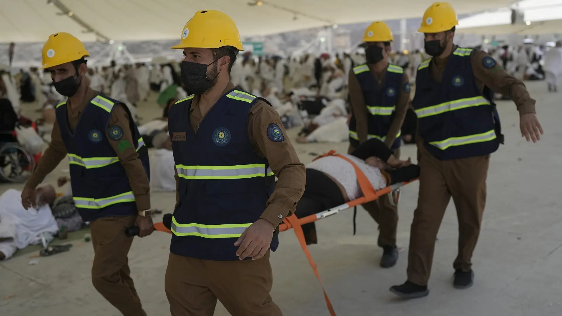 mina, hodočašće hadžiluk u mini, simbolično kamenovanje đavola, toplotni udar, saudijska arabija - 17 jun 2024 - foto AP Photo Rafiq Maqbool Tanjug-667275e1cd16d.webp