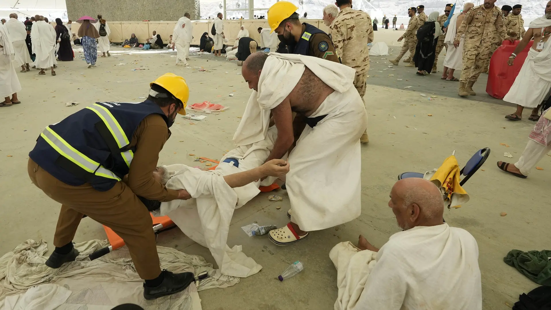 simbolično kamenovanje đavola u mini, mina, saudijska arabija, toplotni udar - 17 jun 2024 - AP Photo Rafiq Maqbool Tanjug-667031fe3522b.webp